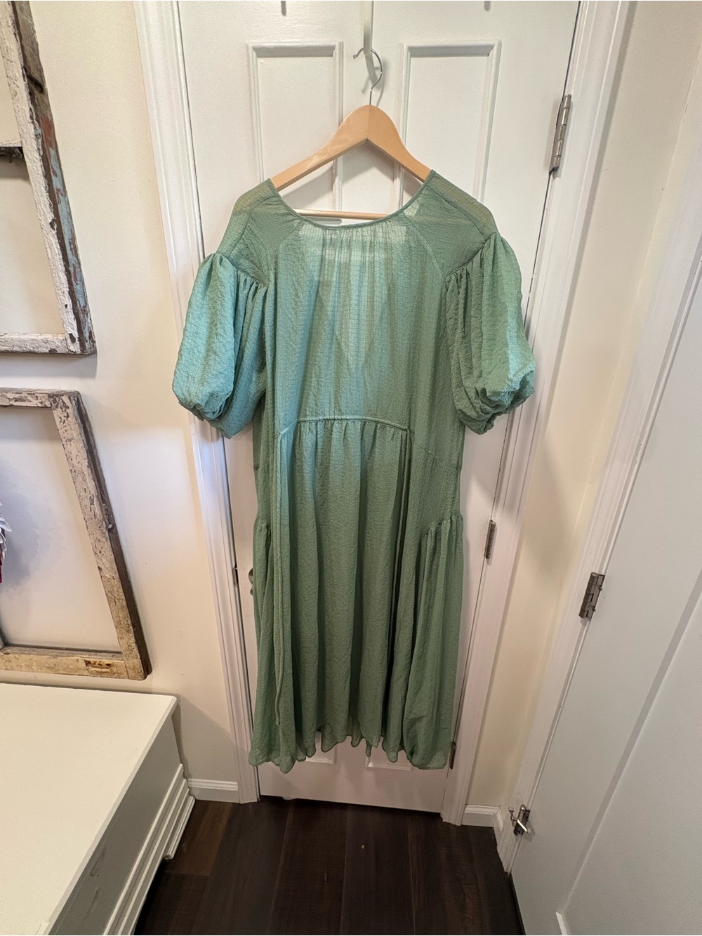 Light Green Puff-Sleeve Midi Dress